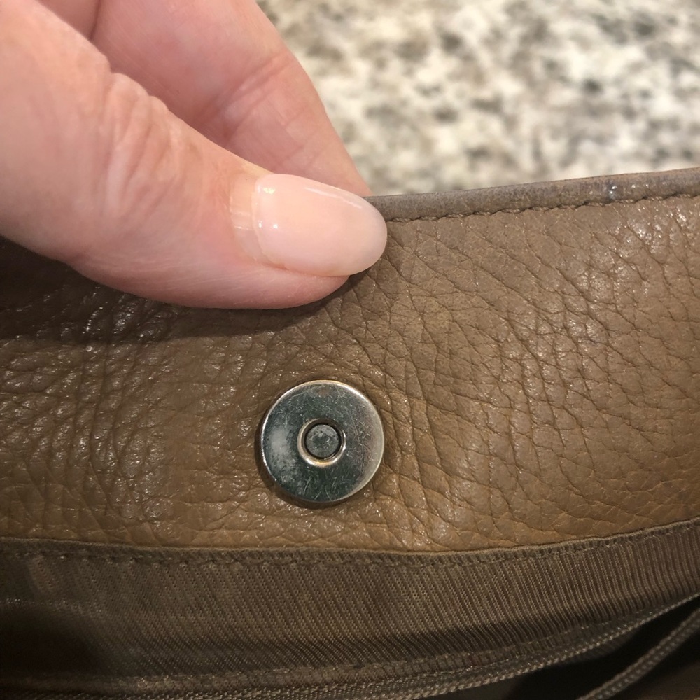 The Sak brown leather shoulder bag. Top zip. Casual outside zip pocket - Picture 8 of 15